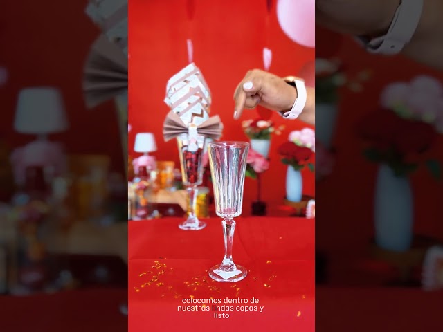Vídeo relacionado con Tapufitil 60 Servilletas con Motivo de Cartas de Póker JQK, Servilletas Decorativas de Casino y Las Vegas, Servilletas de Papel Desechables de 33x33 cm para Fiestas de Casino y Celebraciones