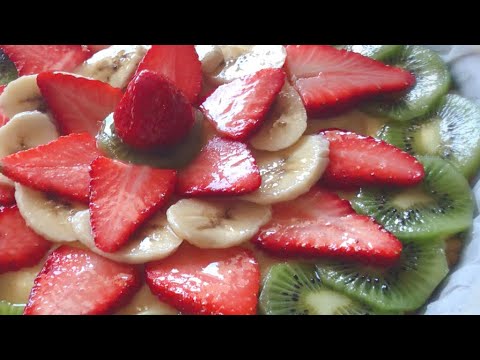 Fruit tart with custard