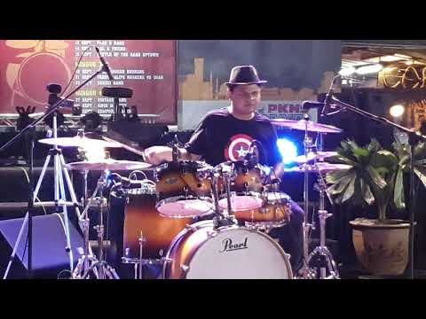 Drum solo The Trooper- Iron Maiden...cover by Pendi Caliph Buskers