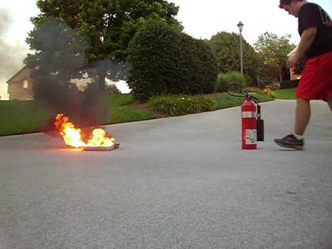 1989 Kidde Fire Extinguisher (CO2 type)