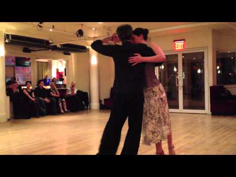 Jenna Rohrbacher & Alexis Rosen - Se Fue