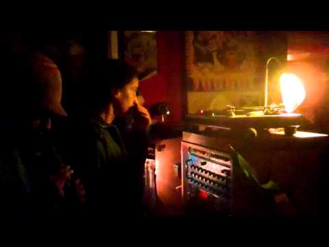 Siren Sisters ls. Treasure Irie pon Jah Vibes Sound System - Sunny Red, Munich, 14.04.2012