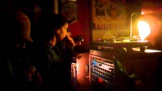 Siren Sisters ls. Treasure Irie pon Jah Vibes Sound System - Sunny Red, Munich, 14.04.2012