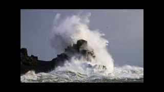 preview picture of video 'Cornwall sea storms - monster waves smash the coastline.'