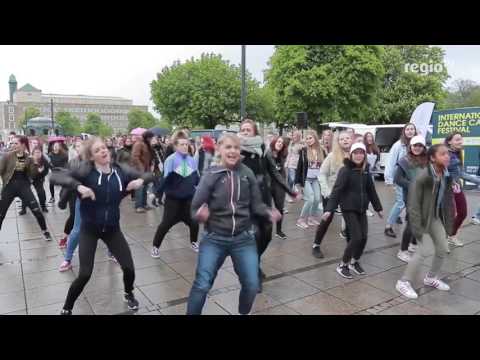 Flashmob auf dem Schlossplatz | 24.04.2017 | Journal Stuttgart
