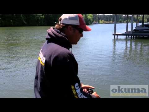 How to skip lures under docks properly - Scott Martin skips under docks when fishing for big bass