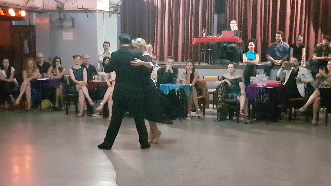 ALEJANDRA MANTIÑAN y LEANDRO GOMEZ en Viva La Pepa Milonga 2019 (2/4)