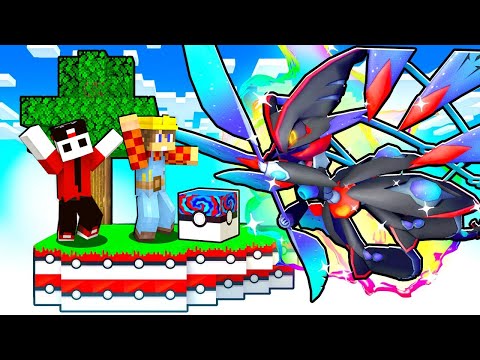 I'm Surviving on a Legendary Pokémon Block in Minecraft - ITA