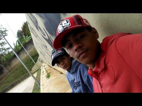 Mc moab (desculpa mãe)  e Mc vitão (fui da um pião)