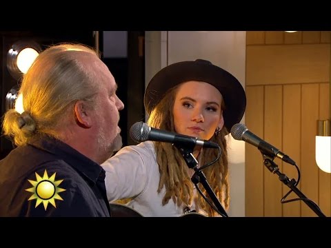 Moa Lignell och Plura - Old towns (Live) - Nyhetsmorgon (TV4)