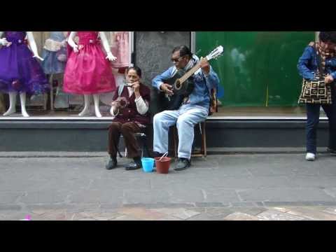 The Original Rodrigo y Gabriela... play for pesos in Puebla!