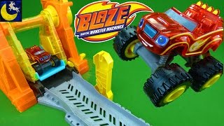 Blaze and the Monster Machines Light Riders Light &amp; Launch Hyper Loop Race Track Playset Toys