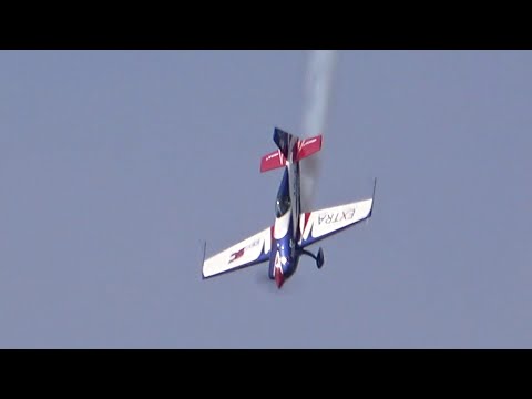 Extra 330 SC - Aerobatic Display at Oldtimer Fliegertreffen Hahnweide