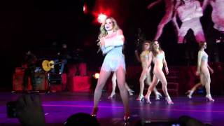 recostada en la cama gloria Trevi saltillo