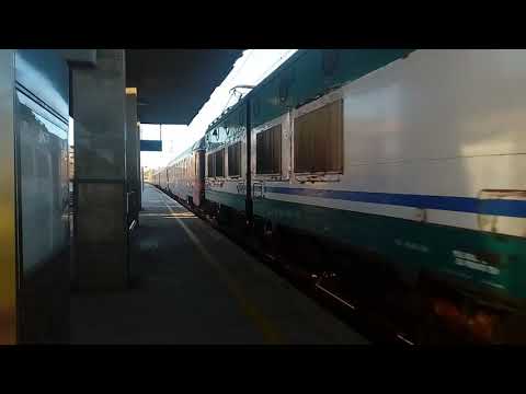 E656 093  con icnight  1959 in arrivo ad Acireale