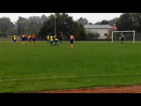 Piękna obrona bramkarza LKSU Milanów..