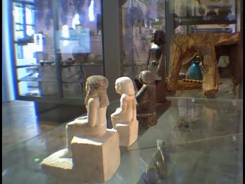 Estátua Egípcia ''Amaldiçoada''  no Museu Inglês