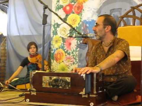 Wonderful kirtan at Jagannath Hall. (HG Sarvatma das)