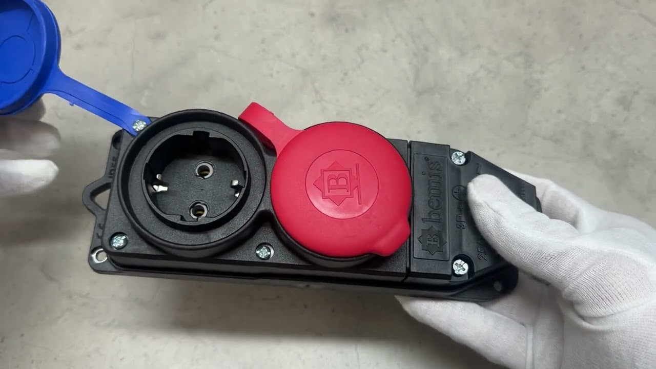 Розетка двойная BEMIS (1*3х фаз+1*1 фаз) каучук