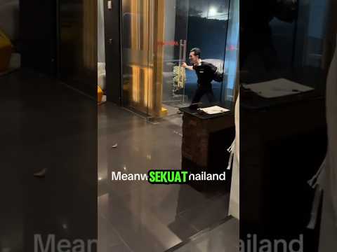 Detik-Detik Pintu Kaca Hampir Pecah Saat Badai! #shorts #videoviral