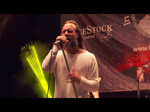 Reef at LeeStock 2018 with 'Place Your Hands'