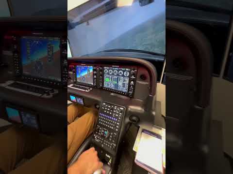Flying A Cirrus Cockpit Flight Simulator #shorts #youtubeshorts