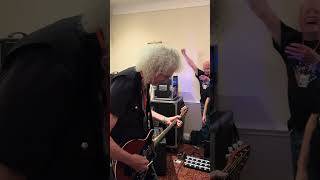 Brian May playing Tie Your mother down. In front of my eyes😮#brianmay #guitar #guitarist #band #fyp
