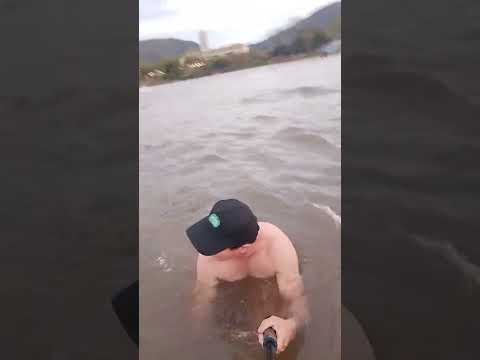 Éu conversando e tomando banho de praia quarto crescente Aragarças Goiás 