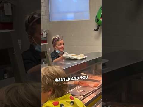 Students learn sign language to communicate with cafeteria worker ❤️