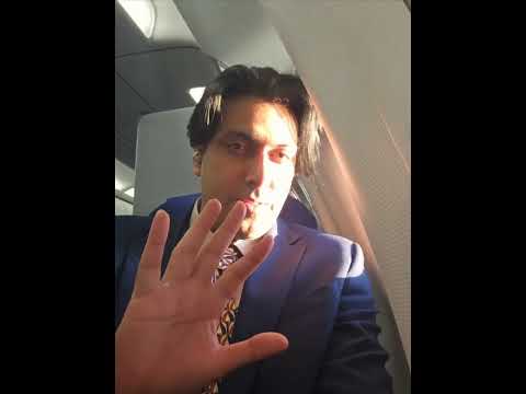 Chetan Soni Aeroplane Selfie with Hand Gesture