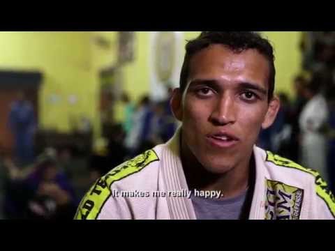 Report: Charles Oliveira Replaces Bobby Green At UFC 225
