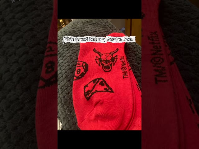 Vídeo relacionado con Stranger Socks Stranger Things: Coffret avec 1 livret et 5 paires de chaussettes