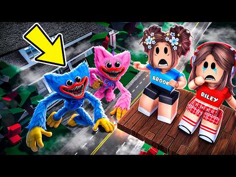 Building A SKYBASE To HIDE FROM POPPY PLAYTIME..(Brookhaven)