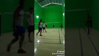 Download lagu Mr.Lamba made gawking by his opponent😂😂🏸🏸|| bang lamba di buat melongo😂 #bulutangkisamatir mp3