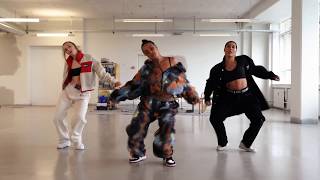 Ahorita Lyrics English Translation