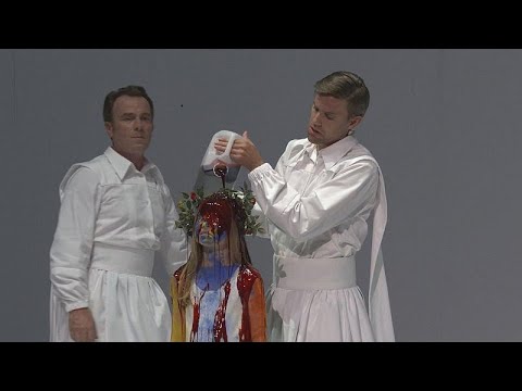 Mozarts Requiem in Aix: Romeo Castellucci feiert das Leben