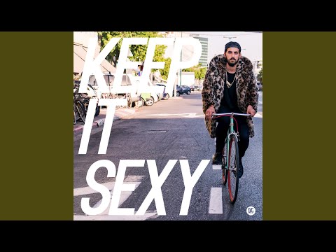 download lagu mp3 mp4 Borgore Out Of My Mind, download lagu Borgore Out Of My Mind gratis, unduh video klip Borgore Out Of My Mind