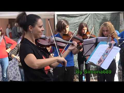 Venasca, Orchestra Ripopolare, esibizione a Venasca, Mercato Castagna