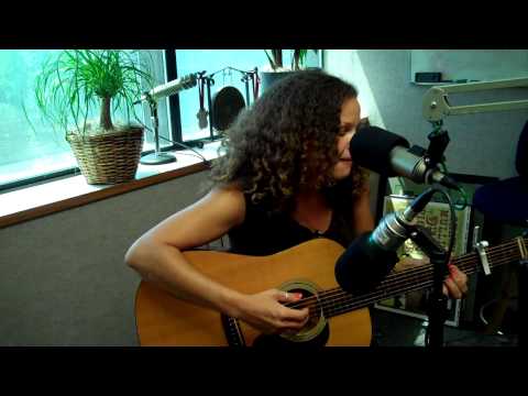 Alana Davis - Turtle (KRVB radio acoustic)