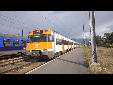 Latour-de-Carol ** SNCF ** Arrivé du train (Renfe serie 447) en provenance du Barcelone