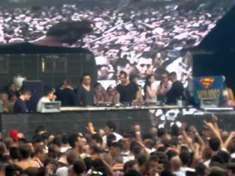 Loco Dice plays Gary Beck Hands in Mine @ Cocoricò 16-07-2011