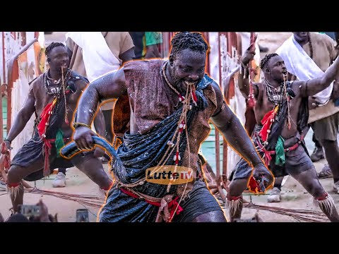 Touss explosif de Siteu qui rend hommage à Yekini pour son combat contre Balla Gaye