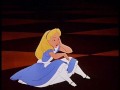 Alice Nel Paese Delle Meraviglie Cresce E Rimpicciolisce