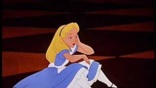 Alice nel paese delle meraviglie - cresce e rimpicciolisce