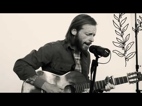 Kevin Devine - "Hysteric" (Yeah Yeah Yeahs Cover)