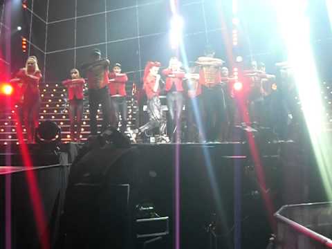 Cher Lloyd singing the clapping song at Wembley Arena :)
