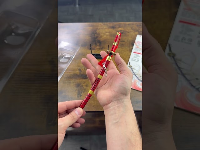 Vídeo relacionado con Alppihym Llaveros de Anime 3 Mini Katanas (9 cm) Espadas Samuráis Legendarias - Wado Ichimonji, Sandai Kitetsu, Enma - Mercancía de Anime - Regalos y Decoración