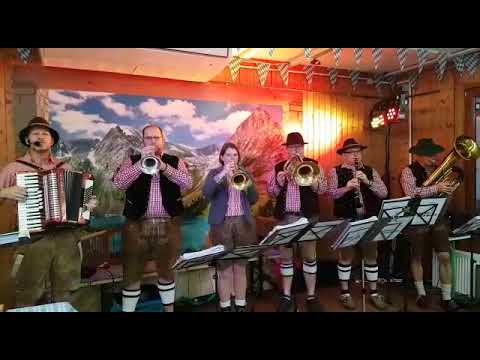 Äisdmer Blechblosen aus Großostheim spielen Happy Birthday für Alfonso