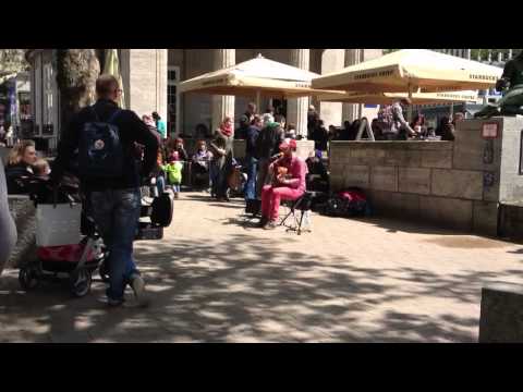 Cooler Straßenmusiker in Hamburg