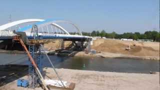 preview picture of video 'De nieuwe brug van Briegden nabij Lanaken kan open in oktober 2012'